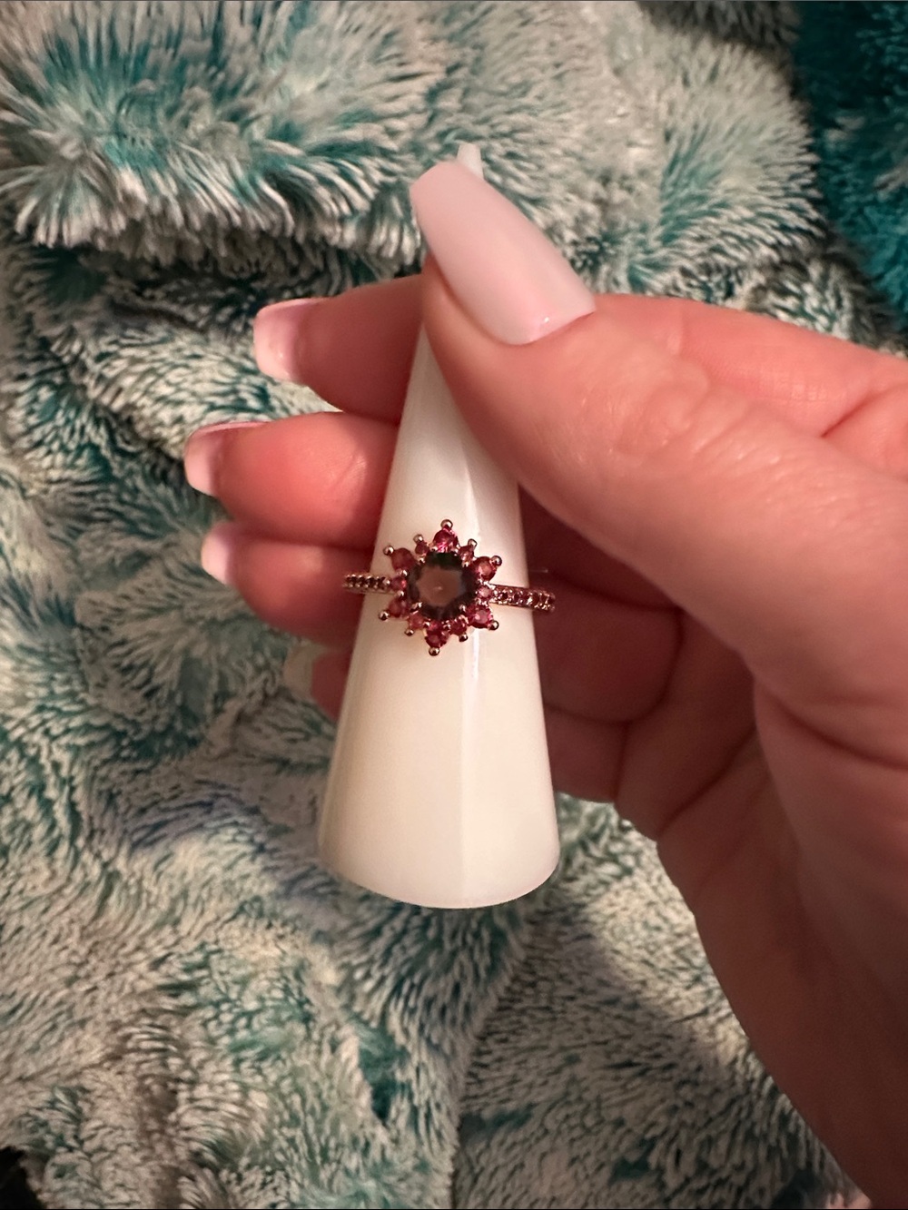 Bomb party 7 rose gold with flower stone